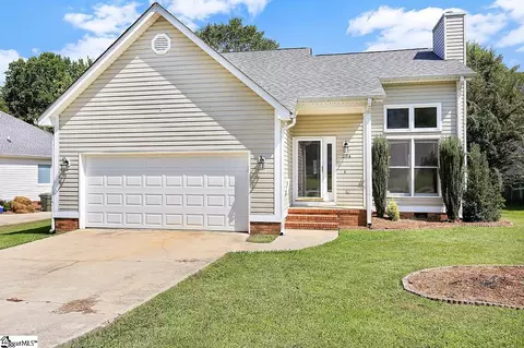 204 Flagstar Ct, Fountain Inn, SC 29644