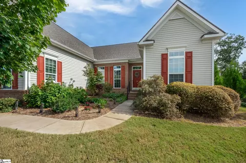 10 Laurel Springs Dr, Travelers Rest, SC 29690
