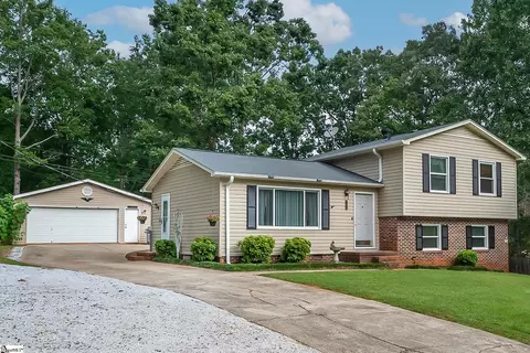 104 Buckey Ct, Simpsonville, SC 29680