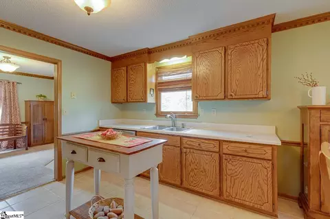 100 Hallmark Ln, Easley, SC 29640 photo 12