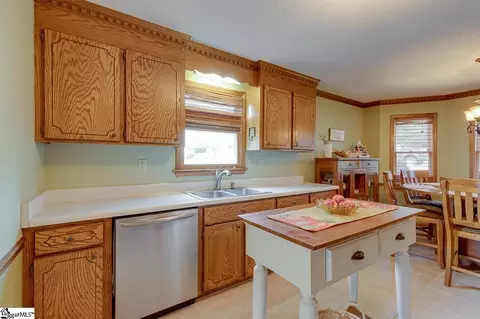 100 Hallmark Ln, Easley, SC 29640 photo 13
