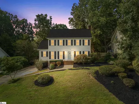 221 Hunters Woods Dr, Simpsonville, SC 29680