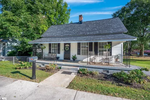 421 Fairview St, Fountain Inn, SC 29644