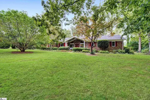 26 Mixon Dr, Clinton, SC 29325