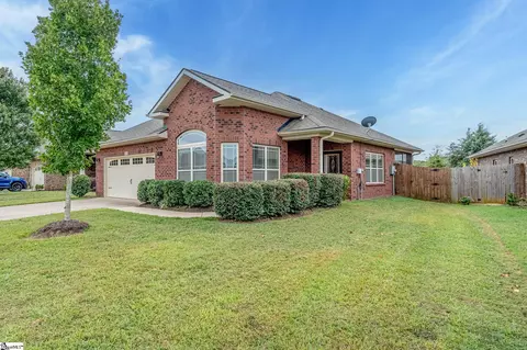 221 Scottish Ave, Simpsonville, SC 29680