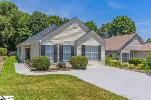 11 Lantern Ln, Greer, SC 29651