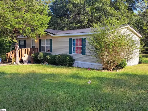 204 Tanglewood Way, Gray Court, SC 29645