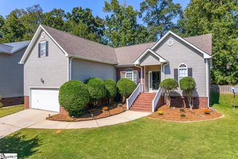 4 Bittercrest Ct, Simpsonville, SC 29680