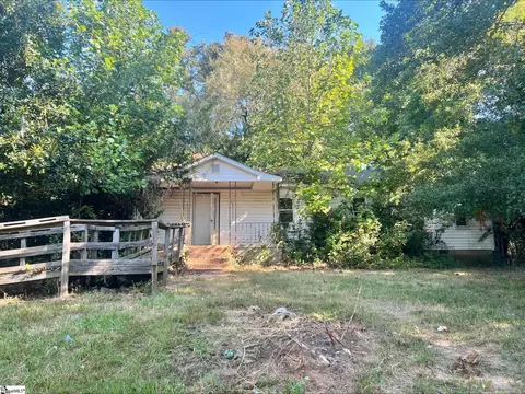 715 Whitmire Hwy, Joanna, SC 29351
