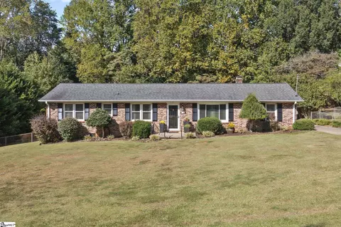 16 Arlene Dr, Greenville, SC 29617
