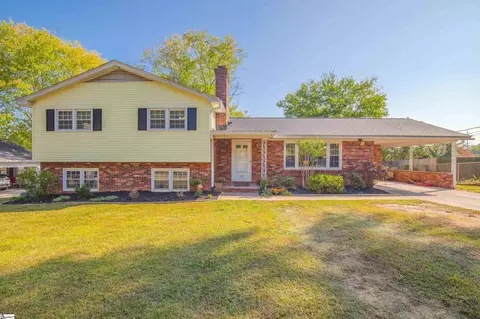 721 Richbourg Rd, Greenville, SC 29615