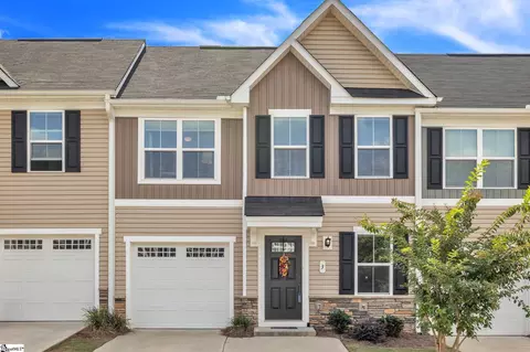 3 Englefield Dr, Fountain Inn, SC 29644