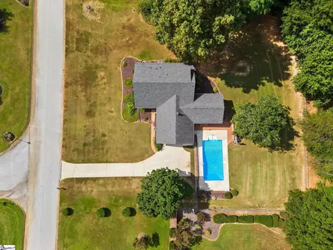 104 Frederick St, Greer, SC 29651 photo 2