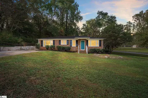 650 Foster Rd, Wellford, SC 29385