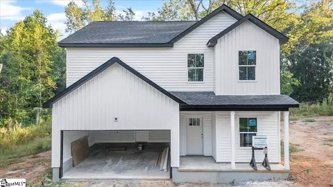 100 Larkspur Dr, Greenville, SC 29617