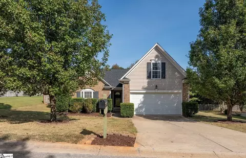 8 Avocet Ln, Simpsonville, SC 29680