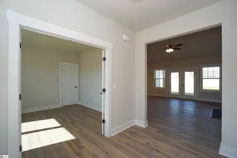 1013 Waterside Dr, Easley, SC 29642 photo 4