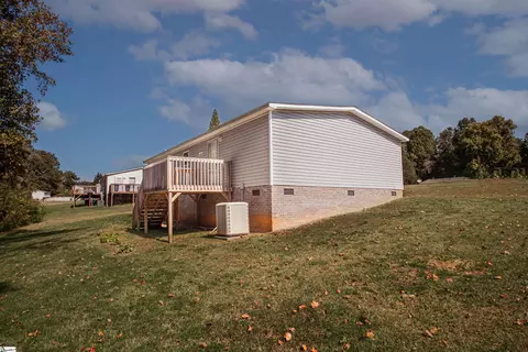 748 E Fleming Dr, Inman, SC 29349 photo 4