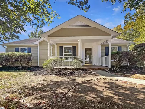 104 Foxbriar Ct, Simpsonville, SC 29681