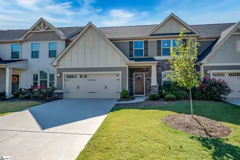 48 Hemingway Ln, Simpsonville, SC 29681