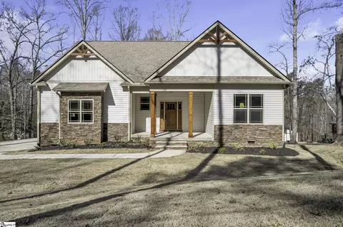 117 Circle Dr, Townville, SC 29689