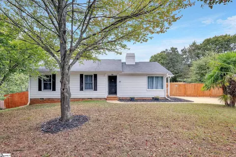 20 Paddock Ln, Greer, SC 29650