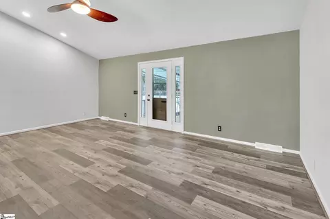 20 Paddock Ln, Greer, SC 29650 photo 9