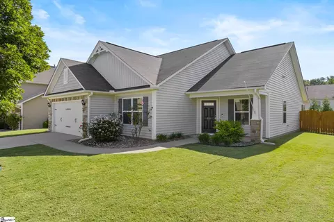 212 Stonebury Dr, Simpsonville, SC 29680
