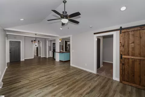 600 E 2nd Ave, Easley, SC 29642 photo 15