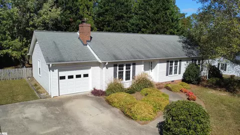 109 Stonehenge Ct, Taylors, SC 29687