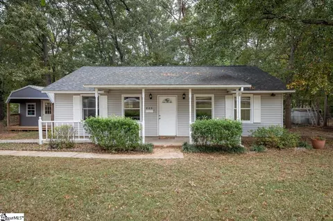 205 Douglas St, Laurens, SC 29360