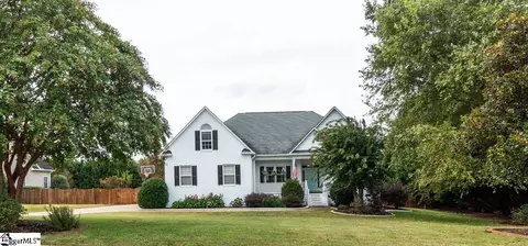 6 Meadowglen Pl, Greer, SC 29651