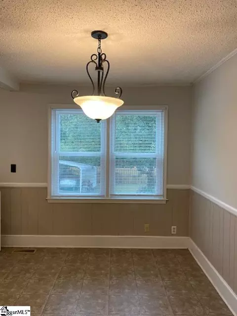 107 S Beverly Ln, Greer, SC 29650 photo 4