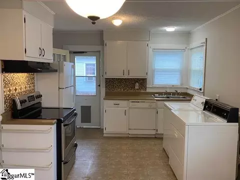 107 S Beverly Ln, Greer, SC 29650 photo 2