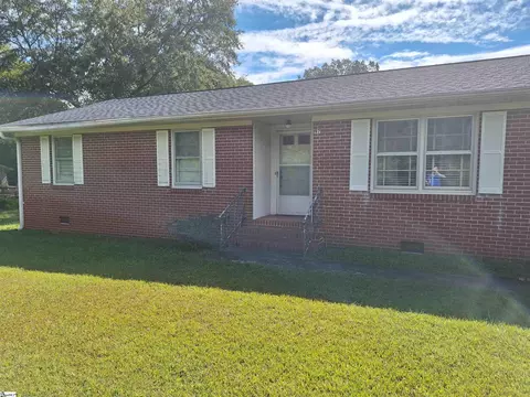 97 Edgewood Cir, Clinton, SC 29325