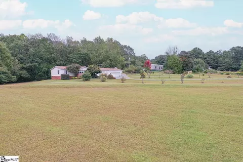 1110 Miller Rd, Hodges, SC 29653