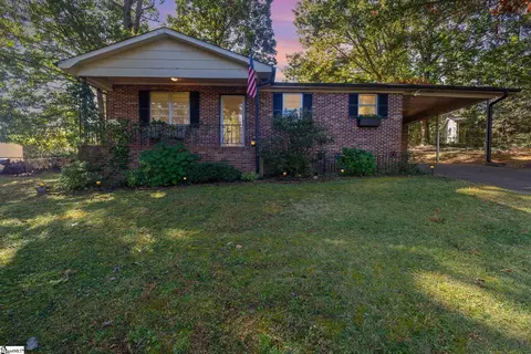 7 Carriage Ct, Greenville, SC 29609