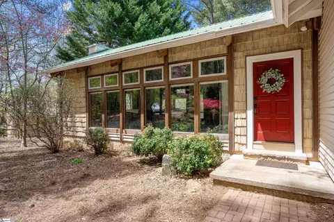 215 Grizzly Bear Ln, Hartwell, GA 30643