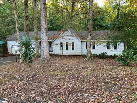124 Ayersdale Dr, Taylors, SC 29687