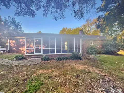 208 Beechwood Dr, Simpsonville, SC 29681