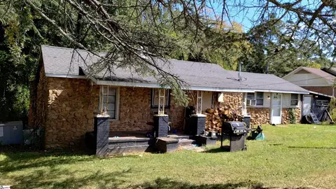 323 Old Airport Rd, Laurens, SC 29360