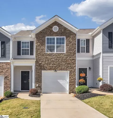 40 Moorlyn Ln, Greer, SC 29650