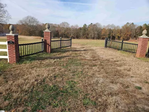 706 Shiloh Rd, Piedmont, SC 29673
