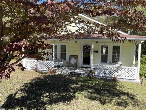 204 Clemson St, Laurens, SC 29360