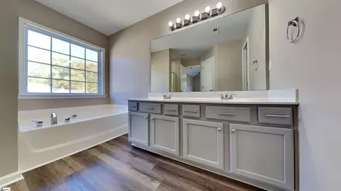 401 Middleshare Dr, Mauldin, SC 29662 photo 7