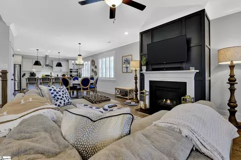 200 Townsend Dr, Greer, SC 29651 photo 4