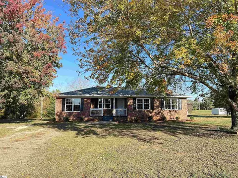 502 W Grumling Rd, Hodges, SC 29653