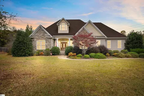 2 Windrow Ln, Fountain Inn, SC 29644