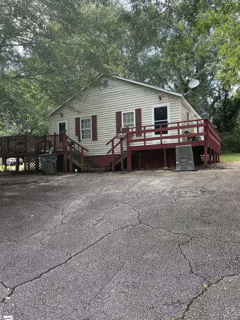 32 Burgess Ave, Greenville, SC 29609