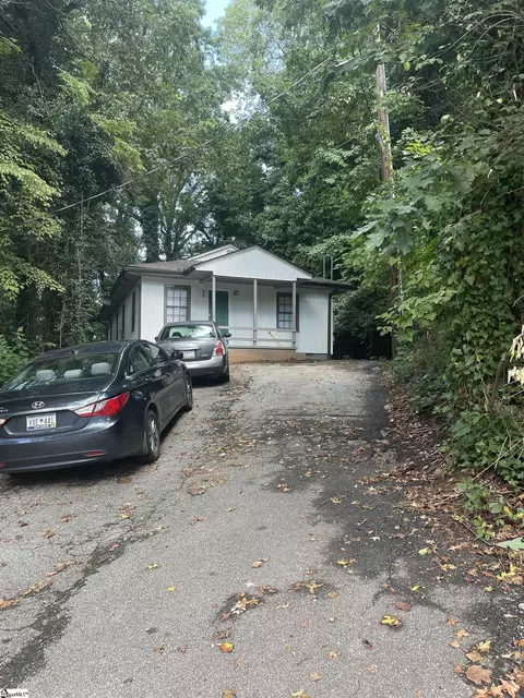8 Christopher St # A, Greenville, SC 29617